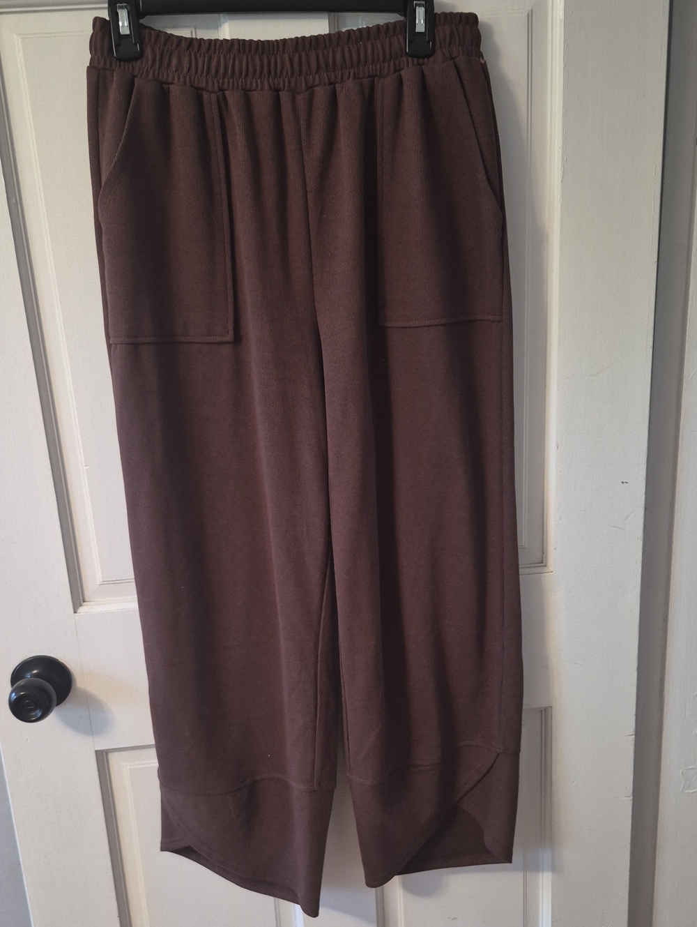 Wide-Leg Pull-On Pants with Front Patch Pockets — Brown